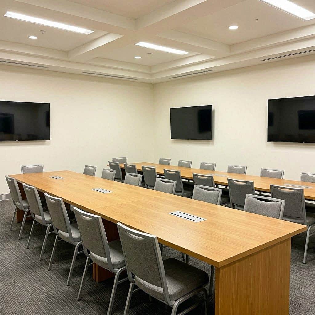 行政前台写字楼办公中的会议预约秩序碰到突发停电恢复后应由哪个岗位跟进